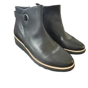 Clarks Women Boots Size 9M